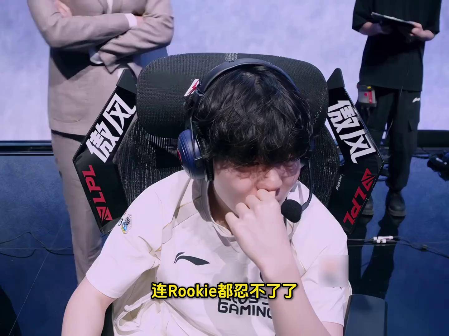 PANDA-Rookie在FPX比赛中晋级下一阶段，重要助攻引发热议！热度持续攀升(rookie去哪个战队了)
