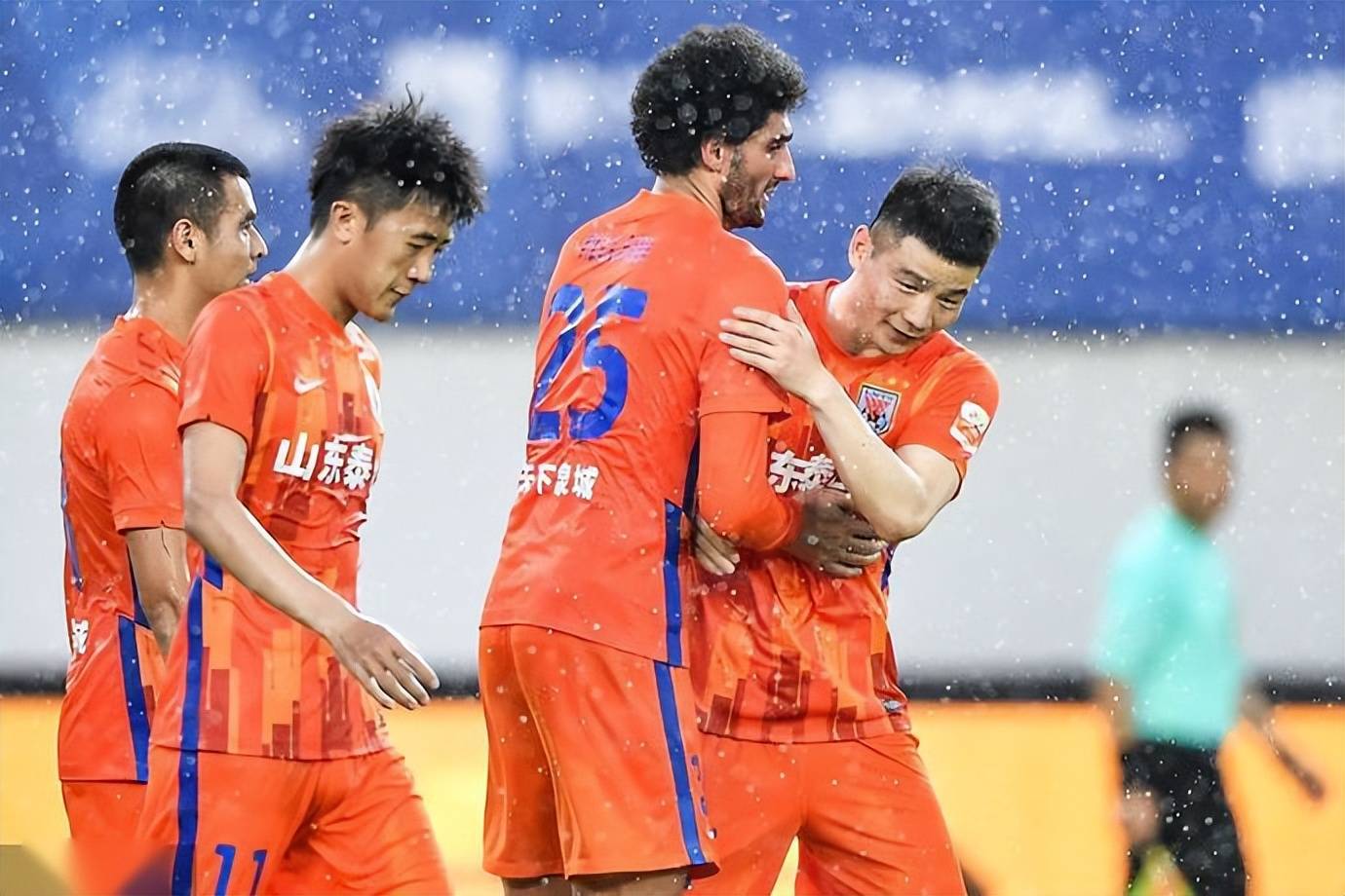 PANDA-赛前多特蒙德备战葡超，官宣签约细节流出，更衣室稳定，赛季目标并未改变(以军称空袭哈马斯目标)