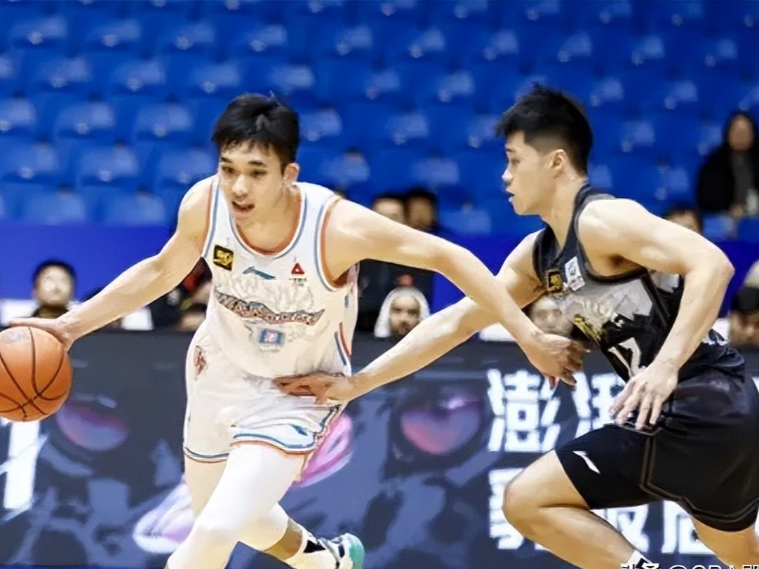 熊猫体育-山东男篮发布备战花絮,清晨更衣室发声,CBA常规赛任务艰巨,更衣室氛围转暖的简单介绍