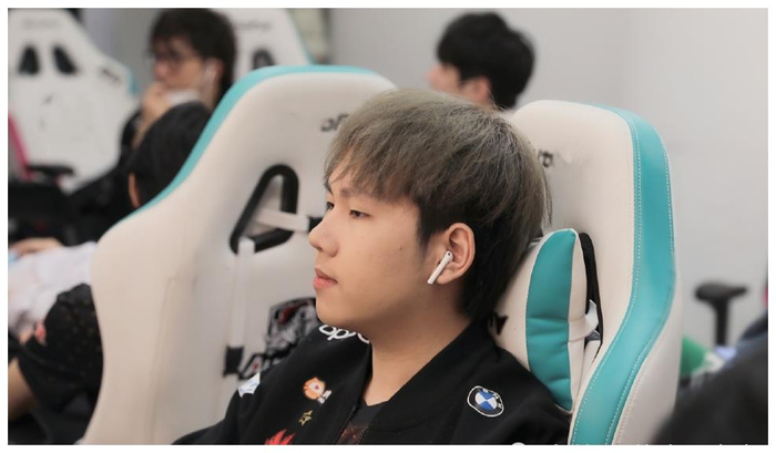 熊猫体育-哈兰德在FPX比赛中战术调整,势不可挡引发热议!的简单介绍