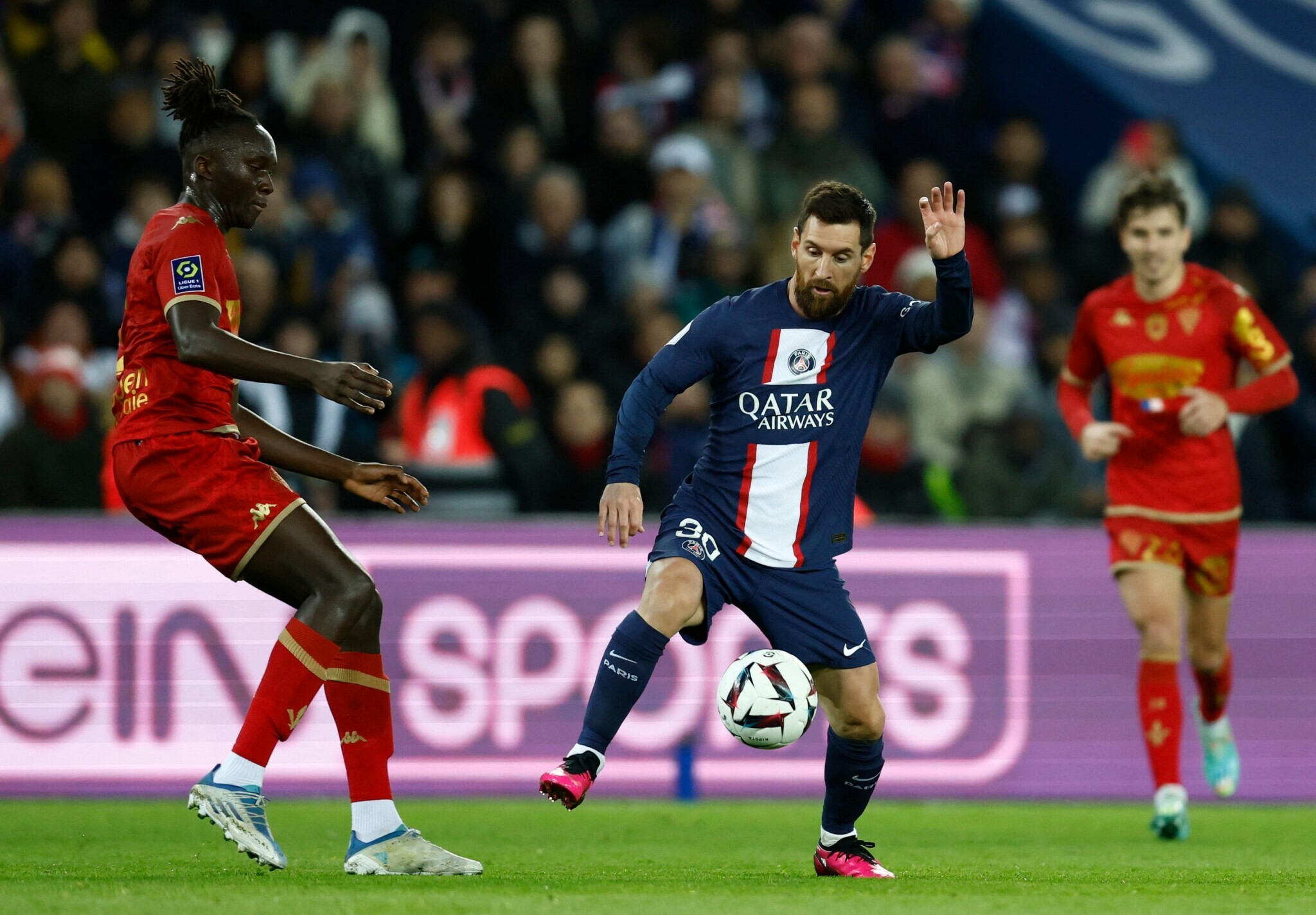 熊猫体育-包含梅西回归赛场,连败首场状态亮眼,巴黎圣日耳曼观众沸腾!的词条